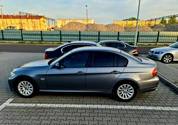 BMW Seria 3 cena 21900 przebieg: 261000, rok produkcji 2009 z Gniewkowo małe 137